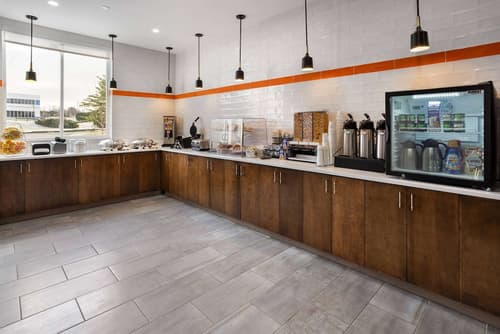 Hawthorn Extended Stay by Wyndham Williston/Burlington, Breakfast area