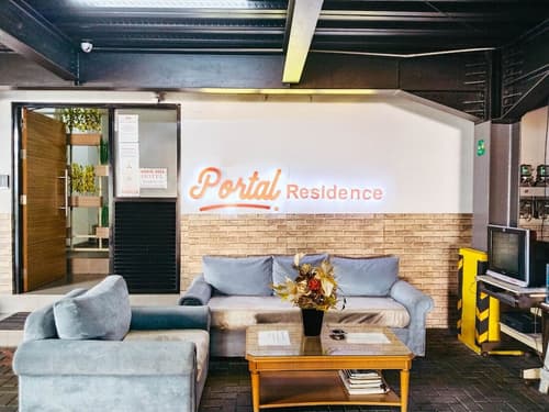 Portal Residence, Lobby