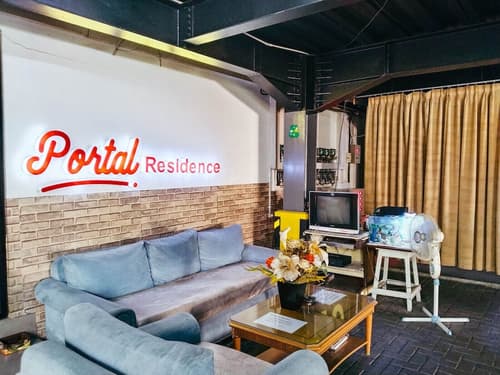 Portal Residence, Lobby