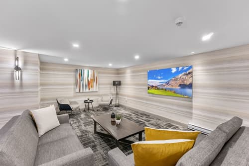 Cannery Lofts Niagara, Lobby sitting area