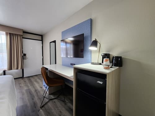 Smart Stay Inn, Room