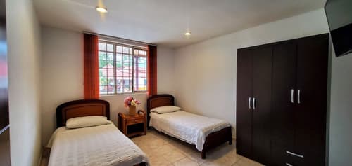 El Gran Chaparral, Room