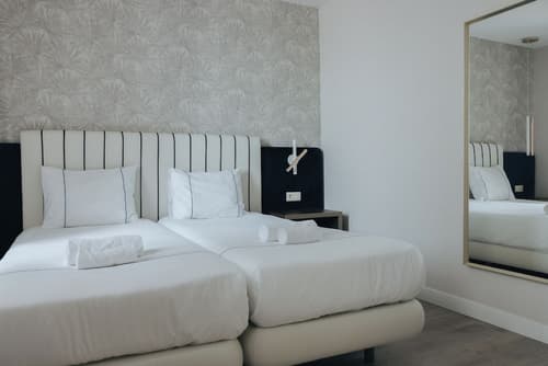 M’AR De AR Auria, Primary image