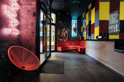 So City Hotel, Reception