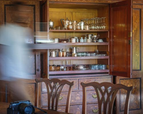 Cha Cha Metsi, Interior detail