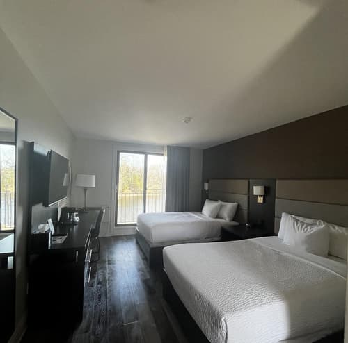 Ramada by Wyndham Ottawa On The Rideau, 