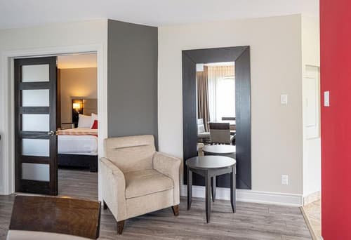 Ramada by Wyndham Ottawa On The Rideau, 