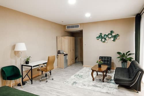 Central Palace Halal Hotel, 