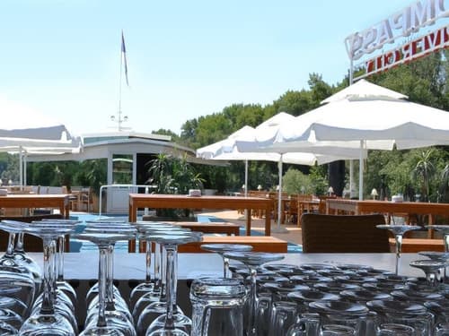 Compass River City Hotel, 