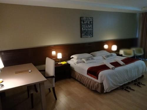 MNM Primula Hotel & Lounge, 