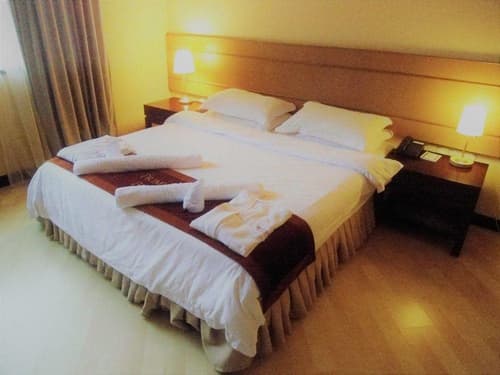 MNM Primula Hotel & Lounge, 