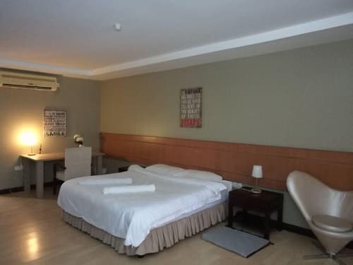 MNM Primula Hotel & Lounge, 