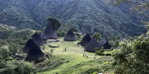 Flores Frontier: Jungles, Villages & Komodo Quests