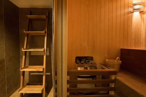 Parasol Luxury Hotel & Suites, 