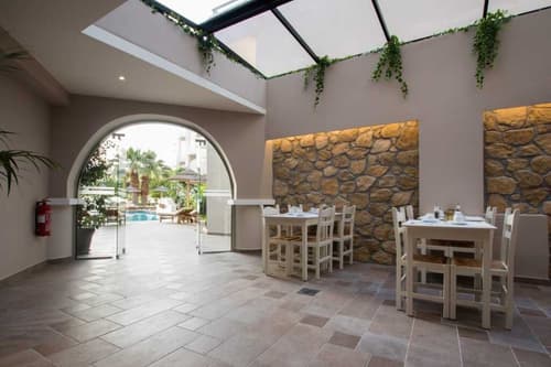 Parasol Luxury Hotel & Suites, 