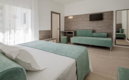 FERGUS Bermudas, Room