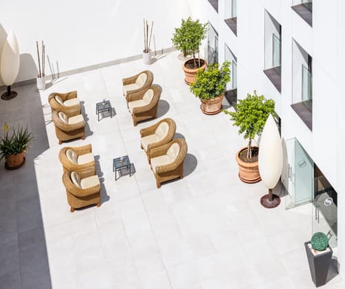 Virgen de los Reyes, Lobby