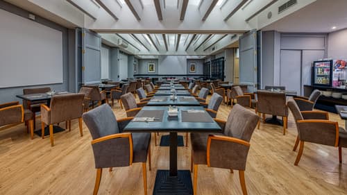 Virgen de los Reyes, Restaurant