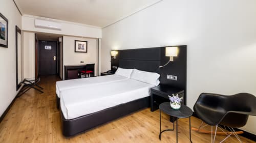 Virgen de los Reyes, Room