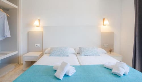 Apartamentos Lentiscos by MIJ, Room