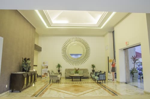 Capital Plaza, Lobby