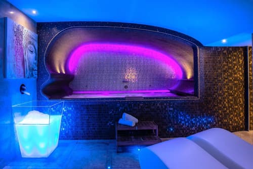 Accademia, Sports and Entertainment