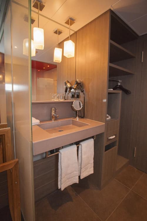 Agora Swiss Night by Fassbind Lausanne, General view