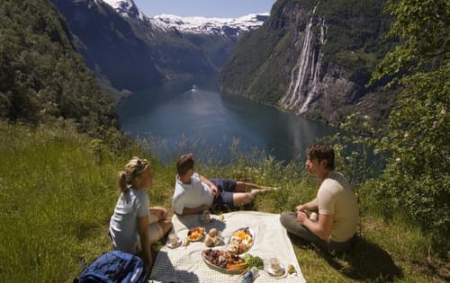 Hotel Union Geiranger, Sports and Entertainment