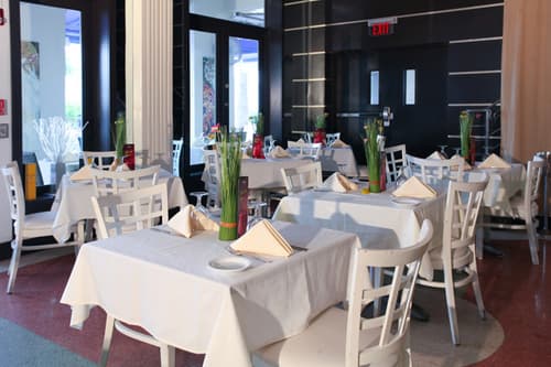 Ocean Five Hotel & Studios, Restaurant