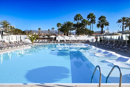 HL Miraflor Suites, Pool