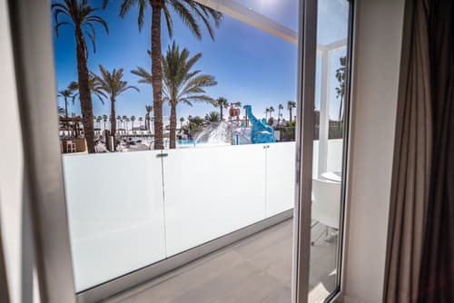 HL Miraflor Suites, Pool