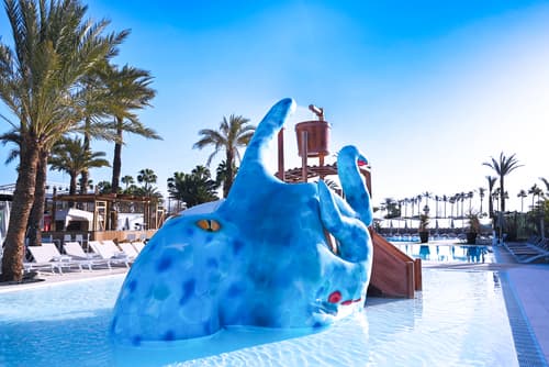 HL Miraflor Suites, Pool