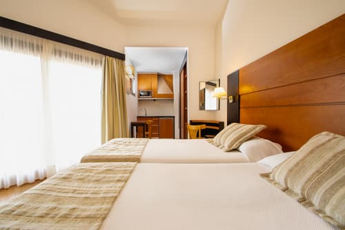 HL Miraflor Suites, Room