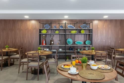 Afonso V, Restaurant