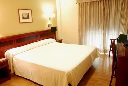 Reyes Católicos, General view