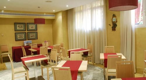 Reyes Católicos, General view