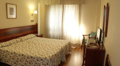 Reyes Católicos, General view