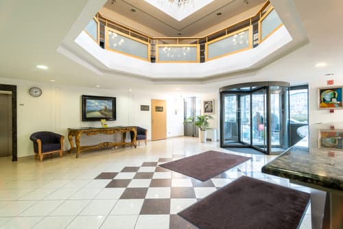 East City Hotel, Lobby