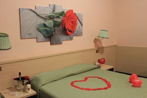 Priscilla, General view