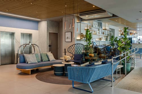 Monte Pascoal, Lobby