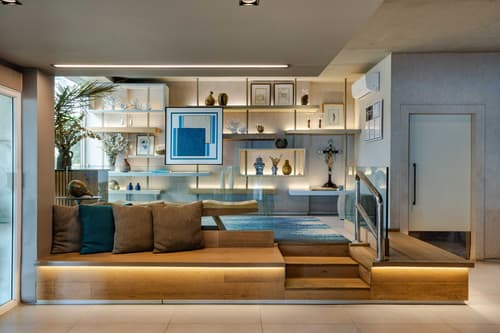 Monte Pascoal, Lobby