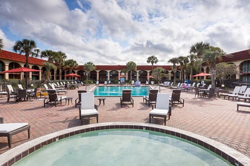 Maingate Lakeside Resort, Pool