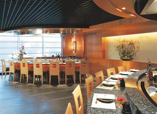 Harbour Plaza Metropolis, Restaurant