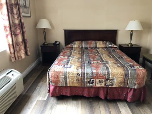 Hotel Des Arts, Room