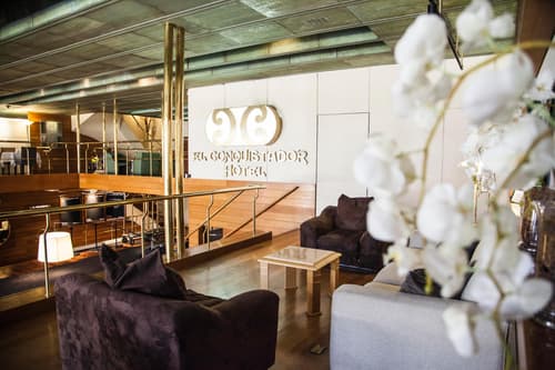 El Conquistador, Lobby