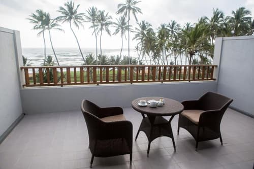 The Blue Water, Room