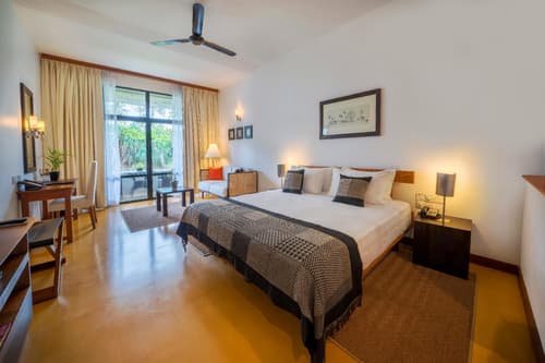 The Blue Water, Room