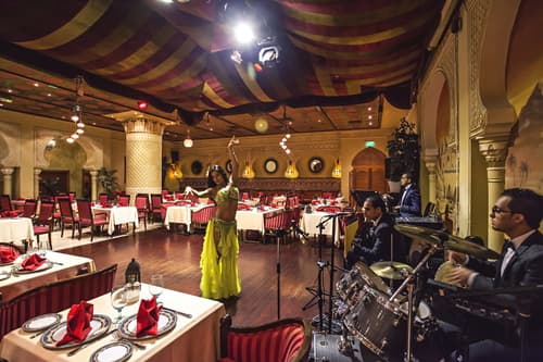 Corniche Hotel Abu Dhabi, Restaurant