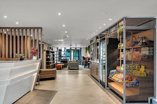 Roomzzz Edinburgh, Lobby