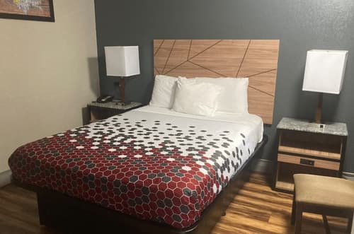 Howard Johnson by Wyndham Malden Boston Area, Room